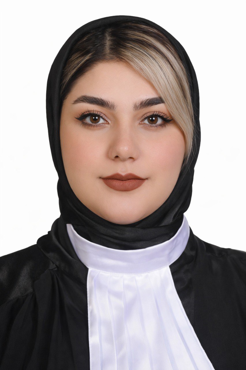 پرتره زهرا ذاکری، عضو تیم حقوقی